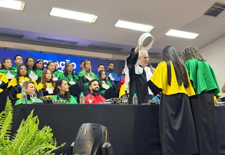 CRF-GO | CRF-GO homenageia formanda durante Colação de Grau da UniEVANGÉLICA - Campus Ceres