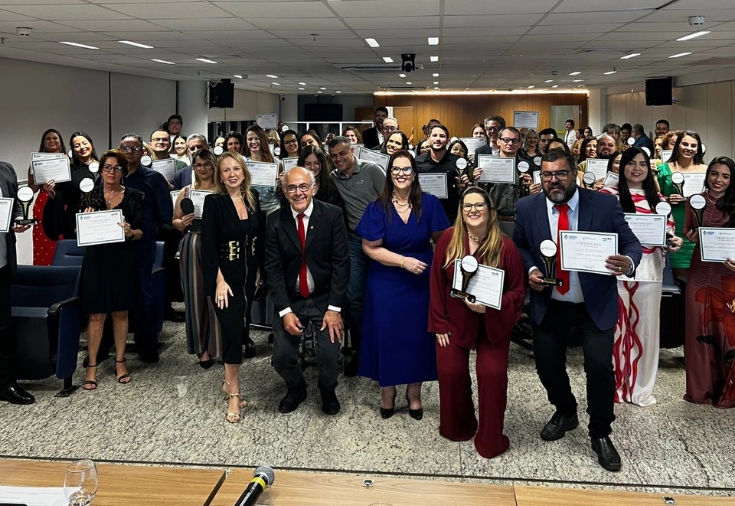 CRF-GO | CRF-GO participa de Sessão Solene na ALEGO em homenagem aos farmacêuticos e à posse da nova diretoria do Sinfargo